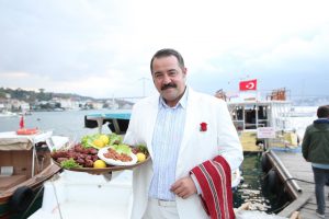 Ata Demirer’in yazdığı “Hedefim Sensin” filmine İzmir’de özel gala