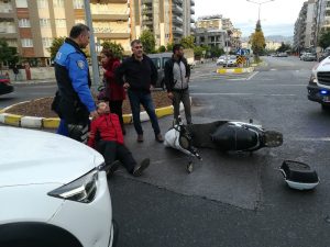 Aydın’da trafik kazası, motosiklet sürücüsü hastaneye kaldırıldı