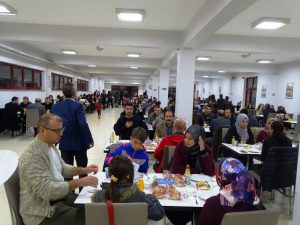 Hisarcık Belediyesi’nden öğretmenlere yemek jesti