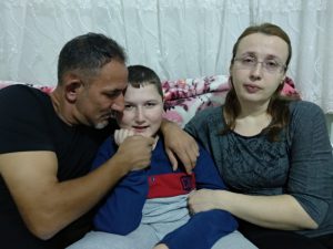 Kas hastalığı 14 yaşındaki Kubilayı yatağa bağladı