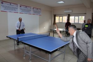 Öğretmenler arasında masa tenisi turnuvası düzenlendi
