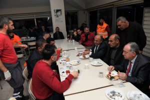 Başkan Arslan, şantiye işçileriyle kahvaltı yaptı