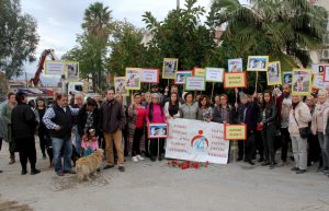 Fethiye’de iki köpeğin zehirlenerek öldürülmesi protesto edildi