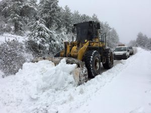 Karacasu’da yoğun kar yağışı etkili oldu