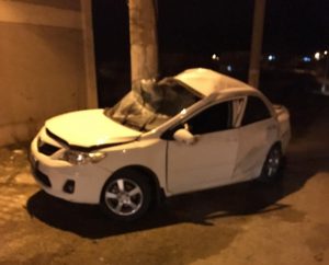 Otomobil aydınlatma direğine çarptı: 1 ölü