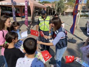 Jandarma ekipleri festivalde vatandaşları bilgilendirdi