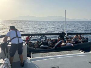 Yunanistan’ın geri ittiği 29 göçmen kurtarıldı