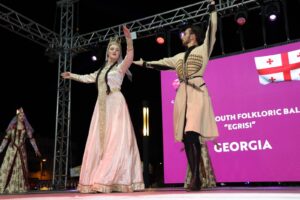 Marmaris’te Halk Dansları Festivali rüzgarı esti