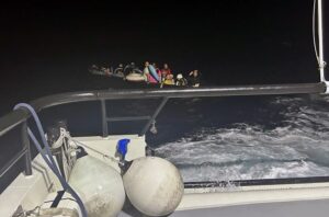 Yunanistan güvenlik güçleri geri itti, Türk Sahil Güveliği kurtardı