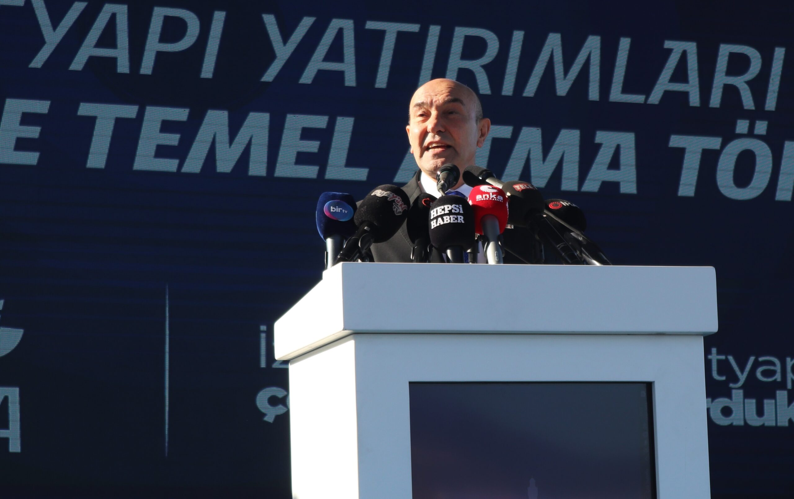 İzmir Büyükşehir Belediye Başkanı