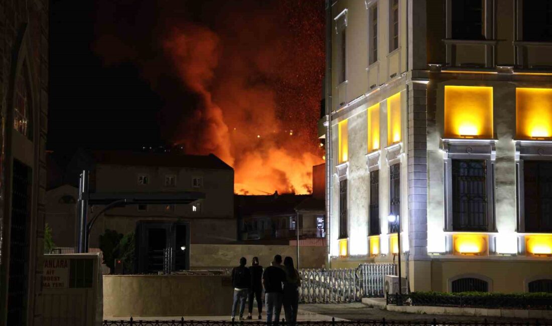 İzmir’de Tarihi Kemeraltı Çarşısı’ndaki büyük yangın kontrol altında