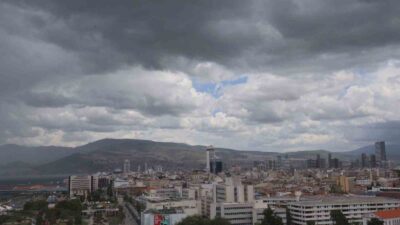Yağmur bulutları İzmir semalarında