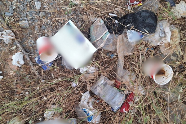 Bodrum Belediyesi Zabıta Müdürlüğü ekipleri, doğaya gelişigüzel çöp atan otobüs