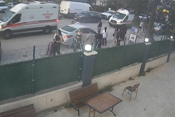 İzmir'in Çiğli ilçesinde, 4 kişinin tabancayla ve darp sonucu yaralandığı