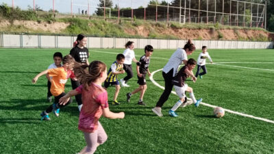 Denizli'de anneler bu kez tribünde değil, sahada çocuklarıyla birlikte futbol