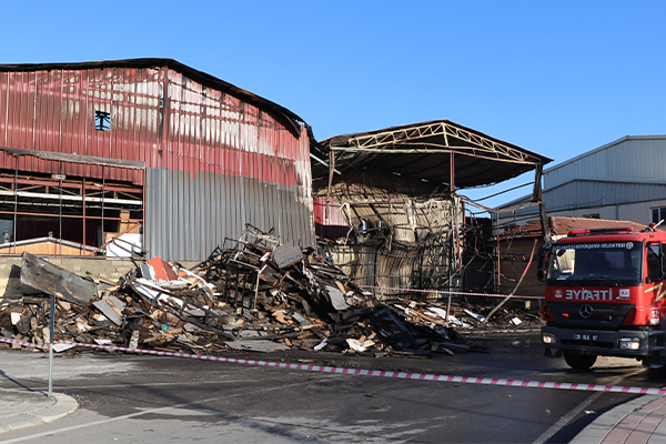 Denizli’de mobilya ve fuar stantları imalathanesinde 7 milyonluk zarara neden