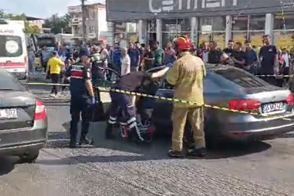 İzmir'in Torbalı ilçesinde bir otomobile düzenlenen silahlı saldırıda aynı aileden