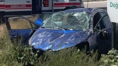 Afyonkarahisar'da kontrolden çıkarak takla atan otomobilde 2 kişi yaralandı.
