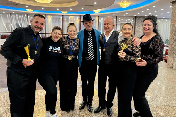 Seferihisar’da kurulan Rebeteos Dance Academy, yurt içi ve yurt dışında