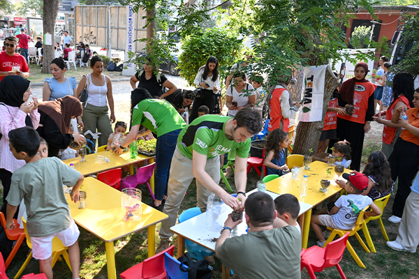 Bornova Belediyesi Büyükpark’ta düzenlediği “Bornova Çevre Şöleni” ile çevre duyarlılığını,