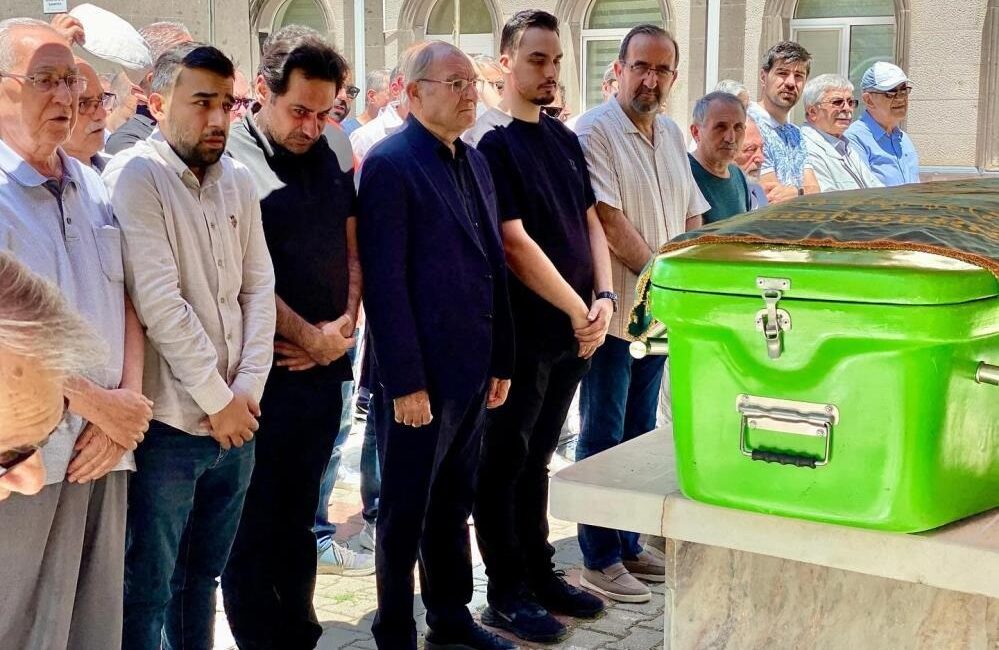 Denizli Büyükşehir Belediye Başkan Vekili Ali Marım’ın Eskişehir’de yaşayan emekli