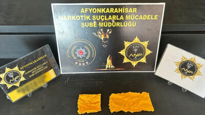 Afyonkarahisar'da 3 adet peçeteye emdirilmiş uyuşturucu ile yakalanan 3 kişi
