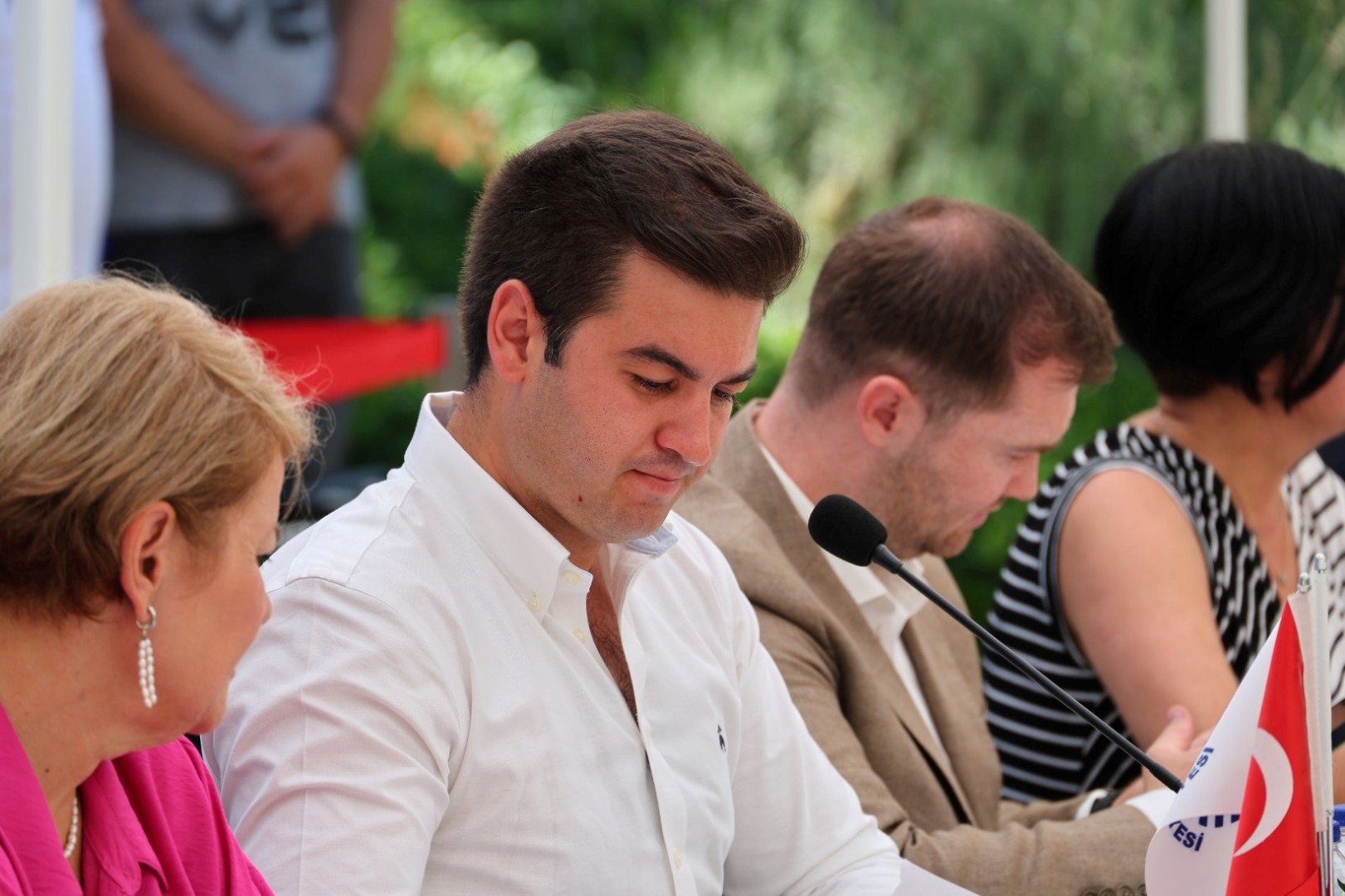 Bodrum Belediye Başkanı Tamer Mandalinci, halk buluşmaları kapsamında vatandaşlarla bir