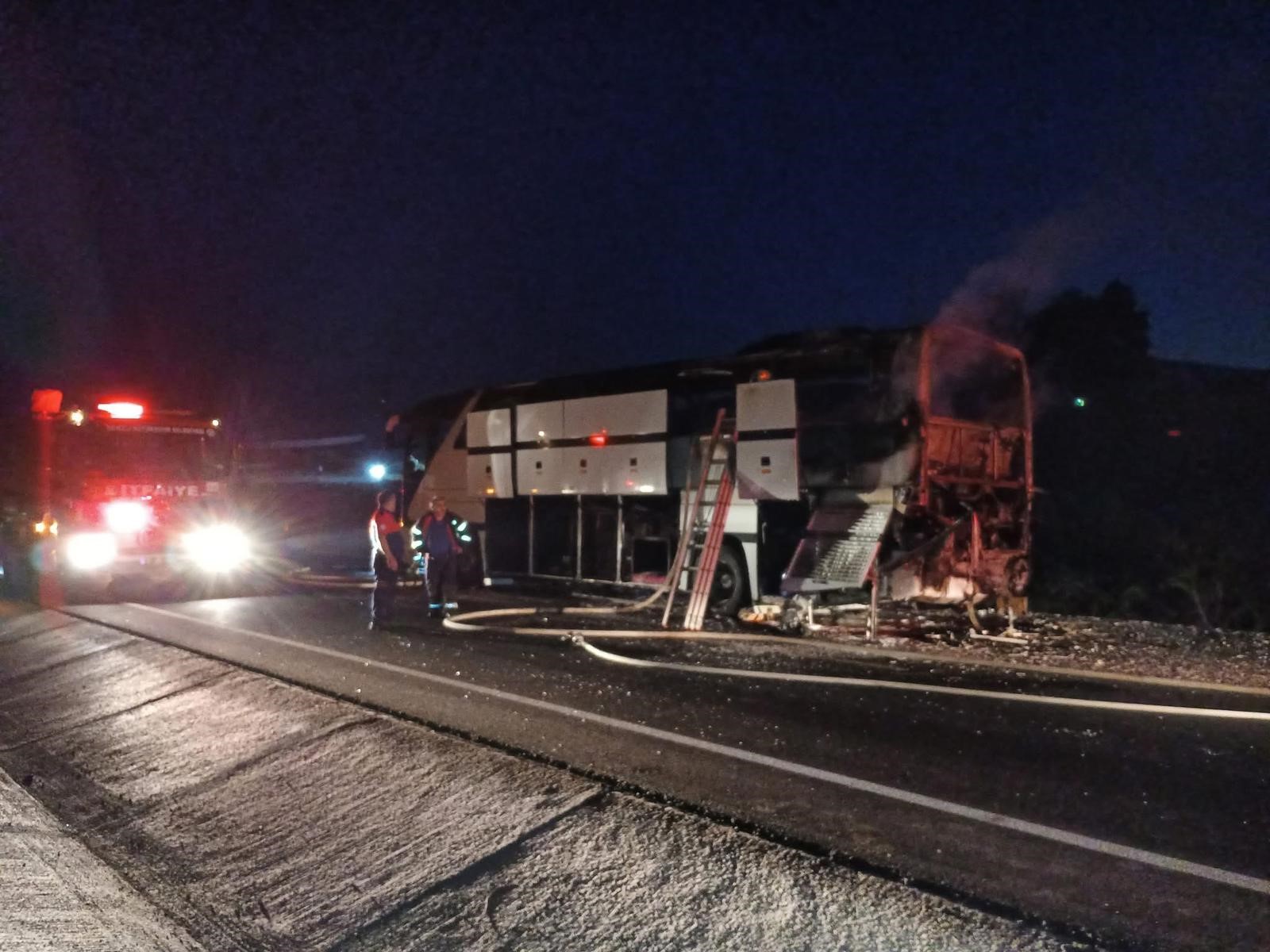 Denizli’nin Serinhisar ilçesinde gece vardiyasından çıkan işçileri evlerine bıraktıktan sonra