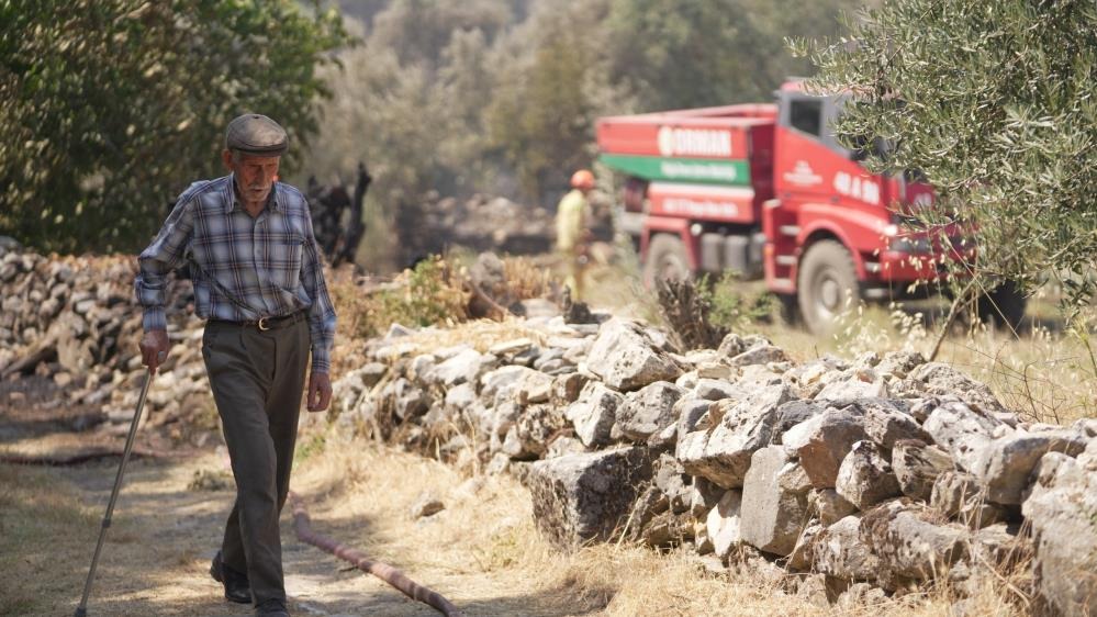 Muğla’nın Yatağan ilçesindeki Stratonikeia Antik Kenti yakınlarında çıkan tarla yangını,
