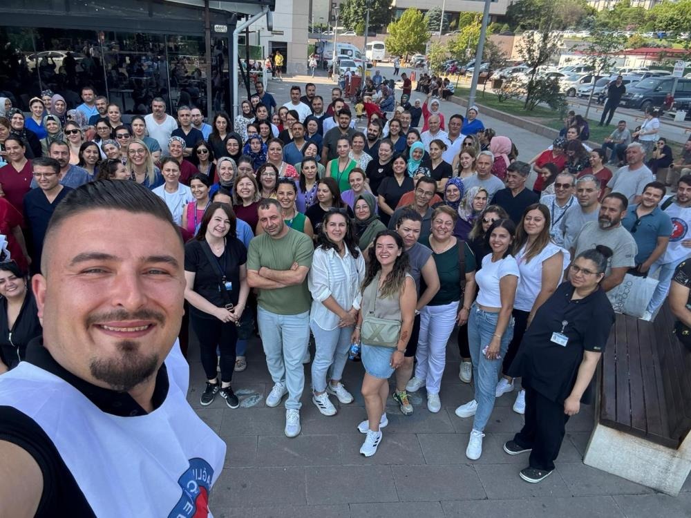 Denizli Pamukkale Üniversitesi (PAÜ) Hastanesi’nde görev yapan sağlık çalışanları, eşit