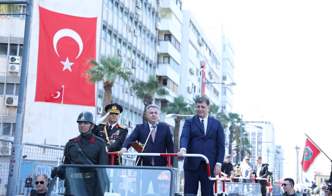 30 Ağustos Zafer Bayramı, tüm yurtta olduğu gibi İzmir’de de