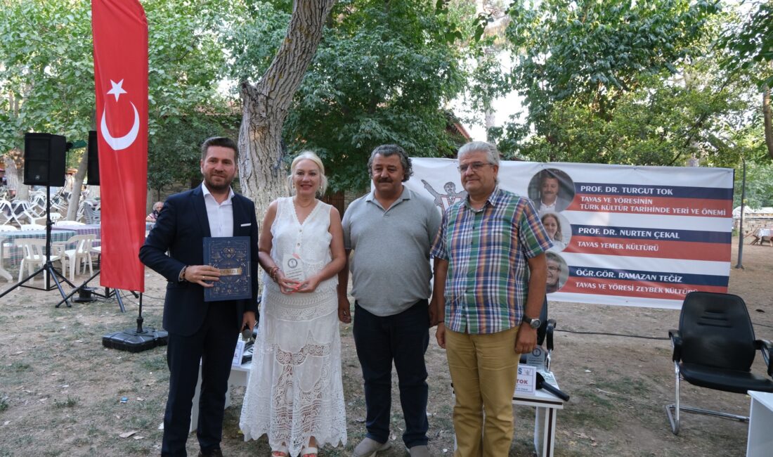 Denizli’nin Tavas ilçesinde düzenlenen 7. Zeybek, Kültür ve Sanat Festivali