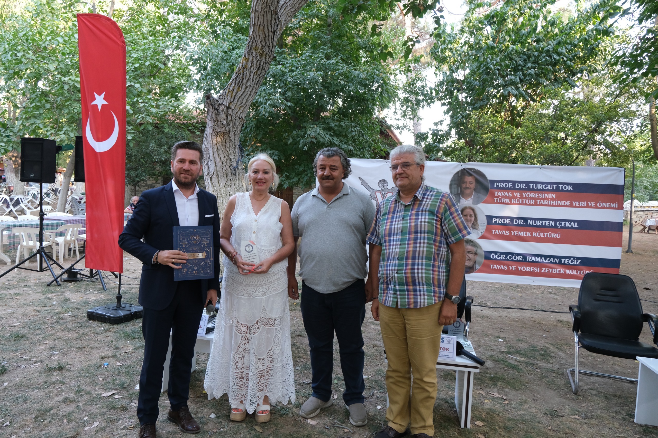 Denizli’nin Tavas ilçesinde düzenlenen 7. Zeybek, Kültür ve Sanat Festivali