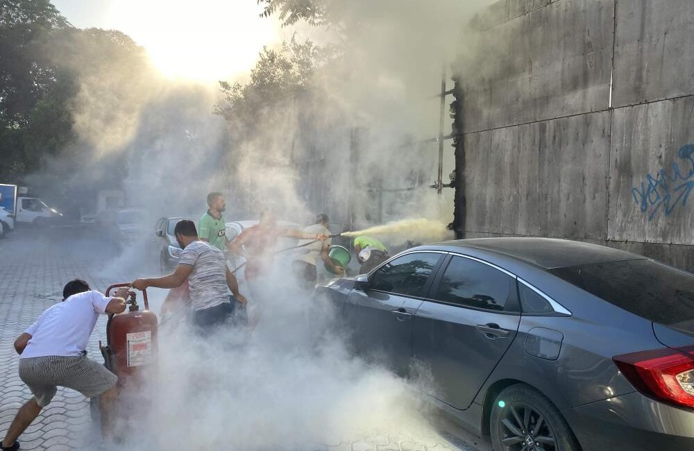 İzmir'in Konak ilçesinde "Basmane Çukuru" denilen boş alanı çevreleyen duvar