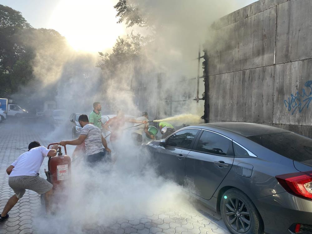 İzmir'in Konak ilçesinde "Basmane Çukuru" denilen boş alanı çevreleyen duvar