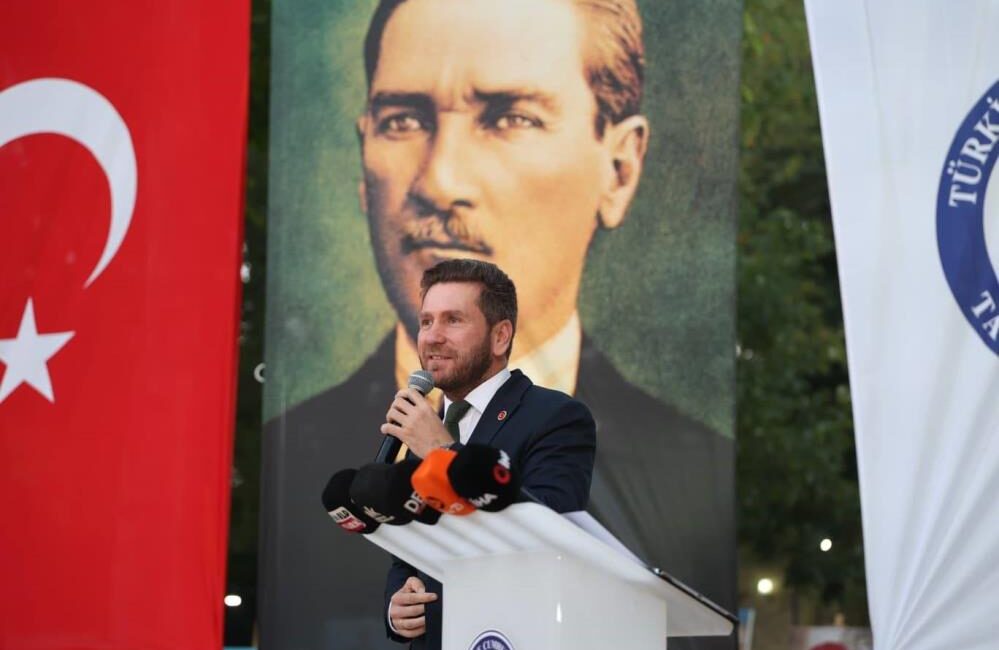 Denizli’nin Tavas ilçesinde, bu yıl 7’ncisi düzenlenen Geleneksel Tavas Zeybek,