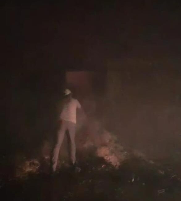 Kütahya’nın merkeze bağlı Karacaören köyünde çıkan yangında 2 ev, 3