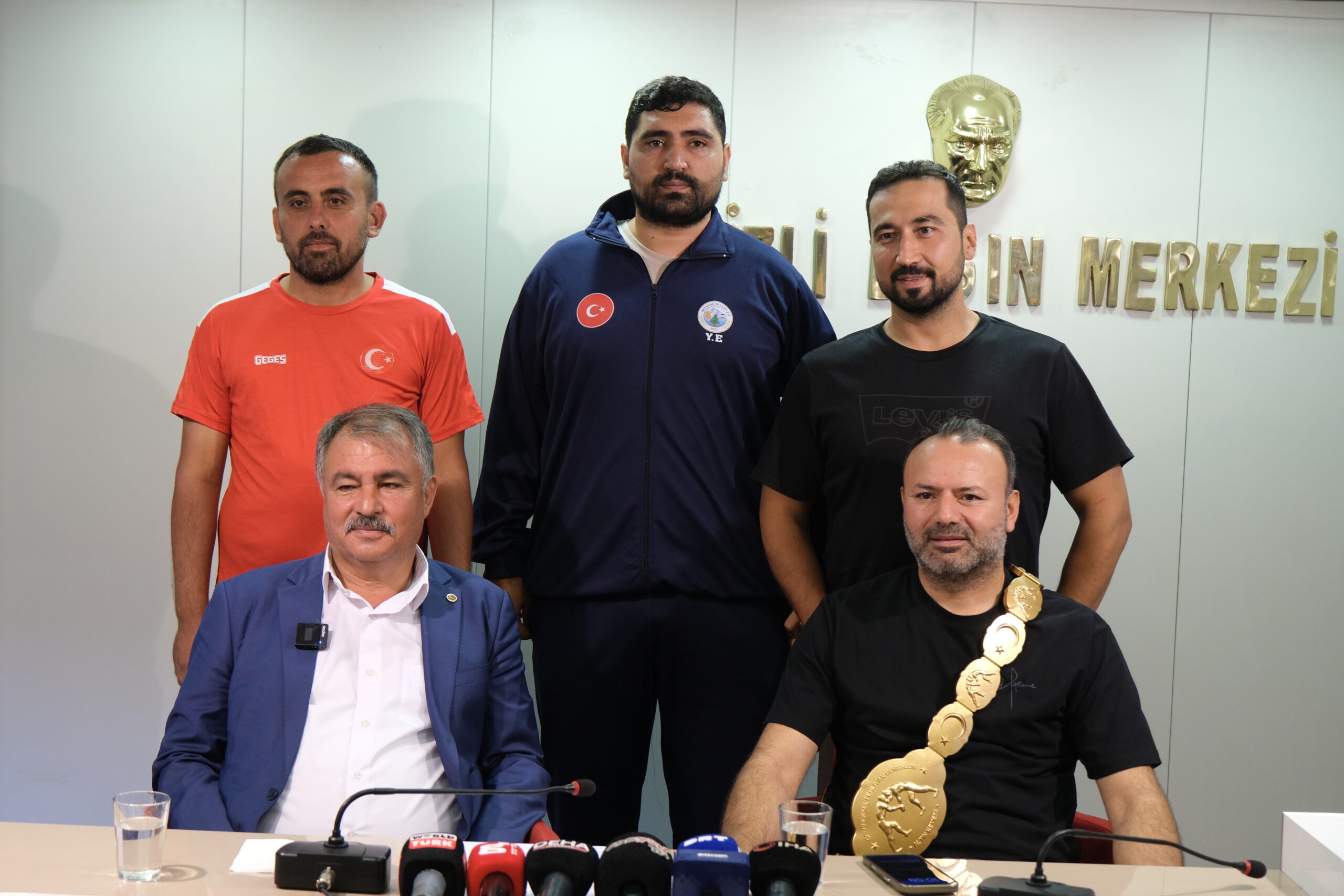 Beyağaç Belediyesi’nin geleneksel hale getirdiği Hüseyin Çokal Yağlı Pehlivan Güreşleri,