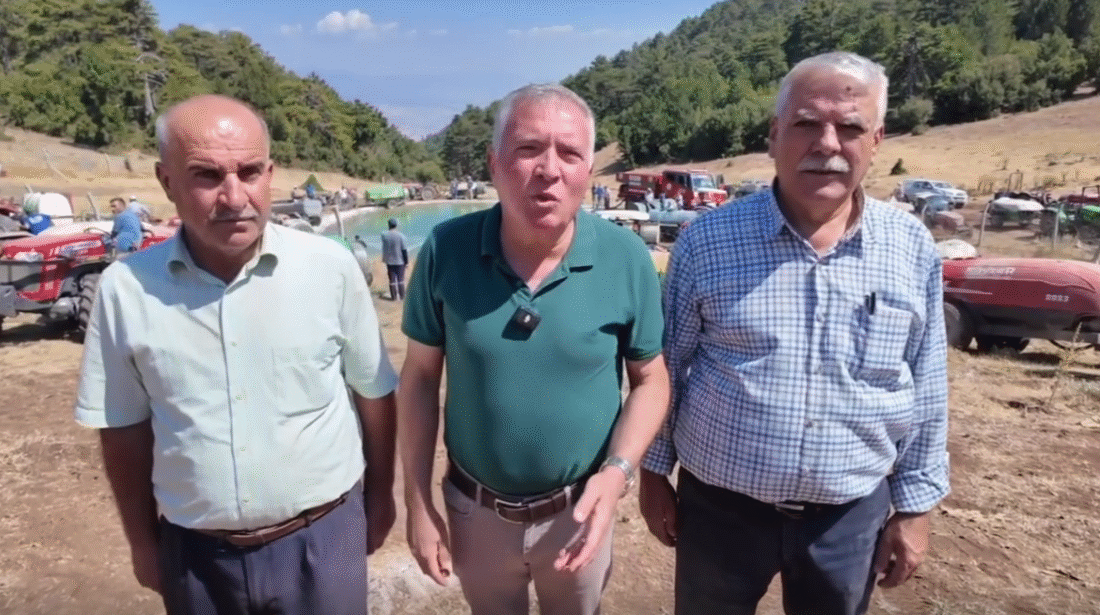 Denizli’nin Honaz ilçesinde çıkan orman yangını iki gündür devam ediyor.