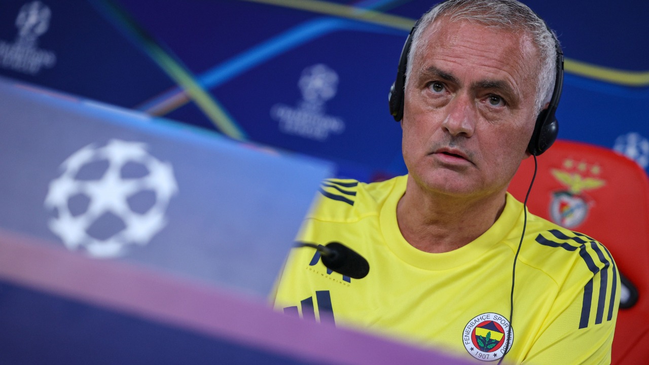 Fenerbahçe, Portekizli teknik direktör Jose Mourinho ile yollarını ayırdı. Sarı-lacivertli