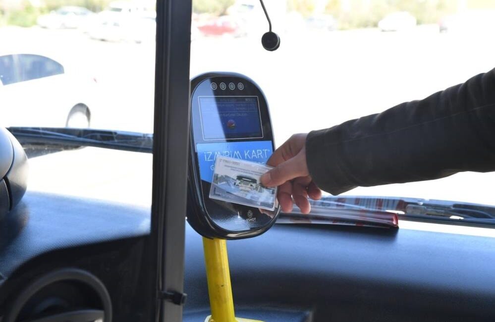 İzmir Büyükşehir Belediye Meclisi, toplu ulaşım ücretlerinde düzenlemeye gitti. 1