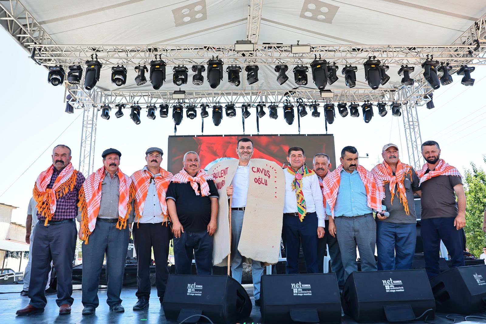 Denizli’nin Serinhisar ilçesinde düzenlenen Yörük Göçü Şenliği, renkli görüntüler ve