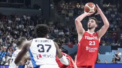A Milli Basketbol Takımı, EuroBasket 2025 yarı finalinde Yunanistan’ı 94-68