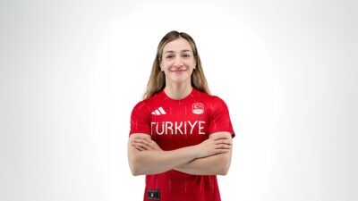 İngiltere’nin Liverpool kentinde düzenlenen Dünya Boks Şampiyonası’nda milli boksör Buse