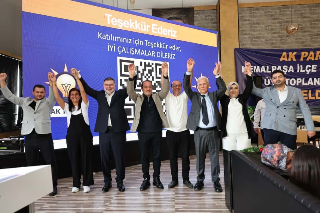 AK Parti Kemalpaşa İlçe Başkanlığı tarafından düzenlenen yeni üye rozet