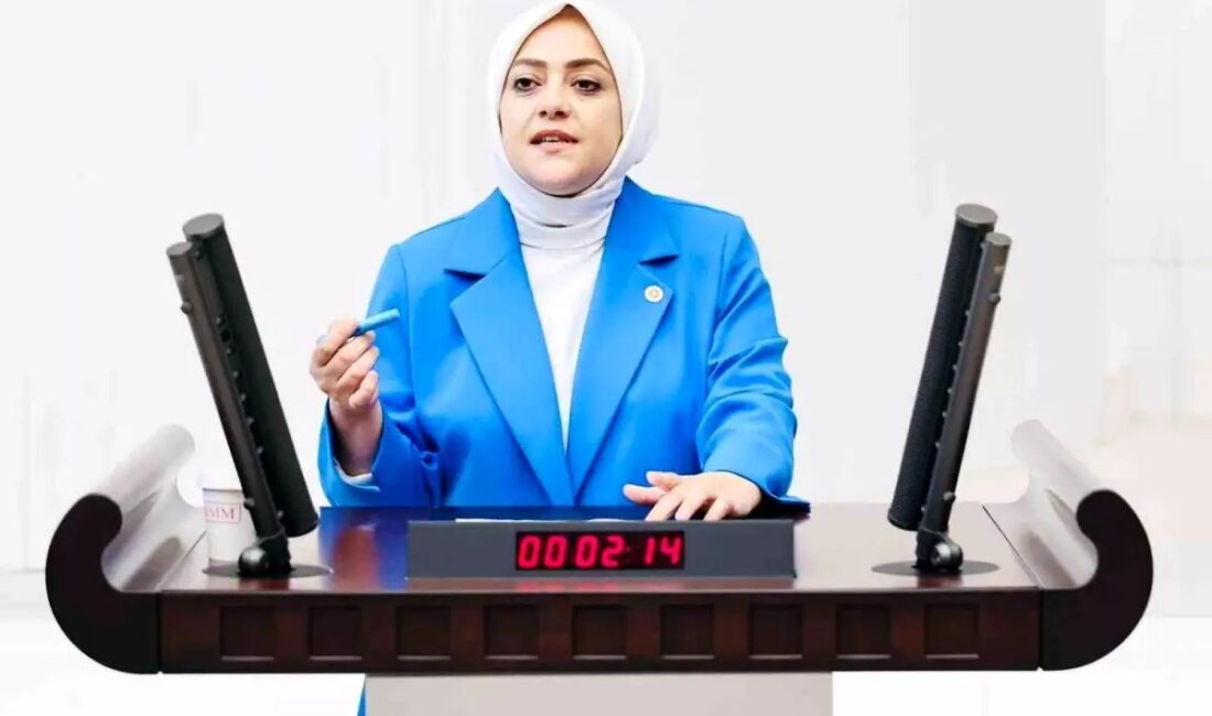 Barselona Limanı’ndan hareket eden ve Gazze’ye insani yardım ulaştırmayı hedefleyen