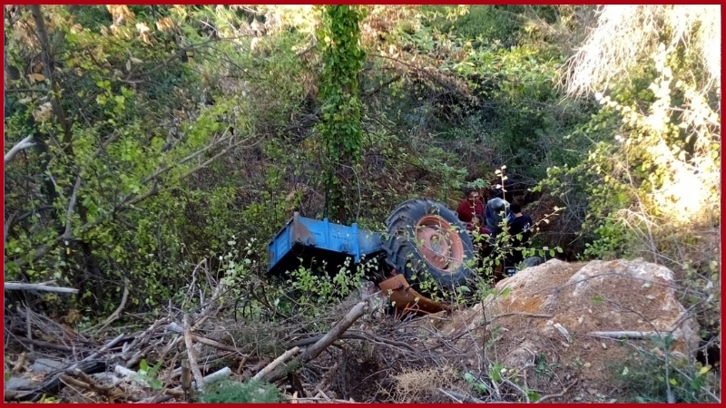 Aydın’ın Bozdoğan ilçesinde şarampole devrilen traktörün sürücüsü hayatını kaybetti.
