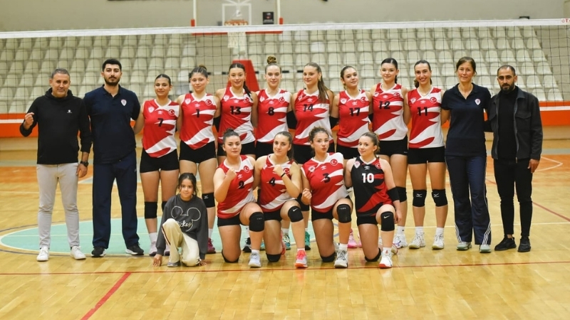 Kadınlar Voleybol 2. Ligi'nde Manisa'yı temsil eden Yunusemre Belediyespor, Altay