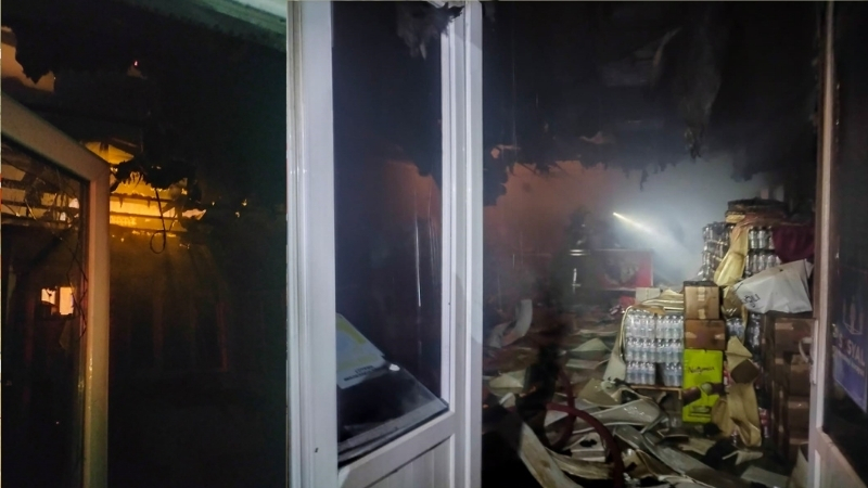 Aydın'ın Nazilli ilçesindeki Beş Eylül Ortaokulu'nun kantin kısmında çıkan yangında