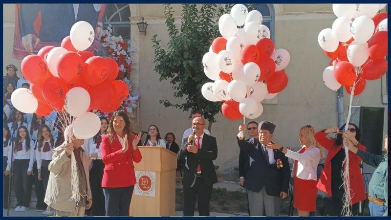 Denizli’de Cumhuriyetimizin 102. yılı çeşitli etkinliklerle kutlanıyor. Okullarda düzenledikleri kutlamalarla